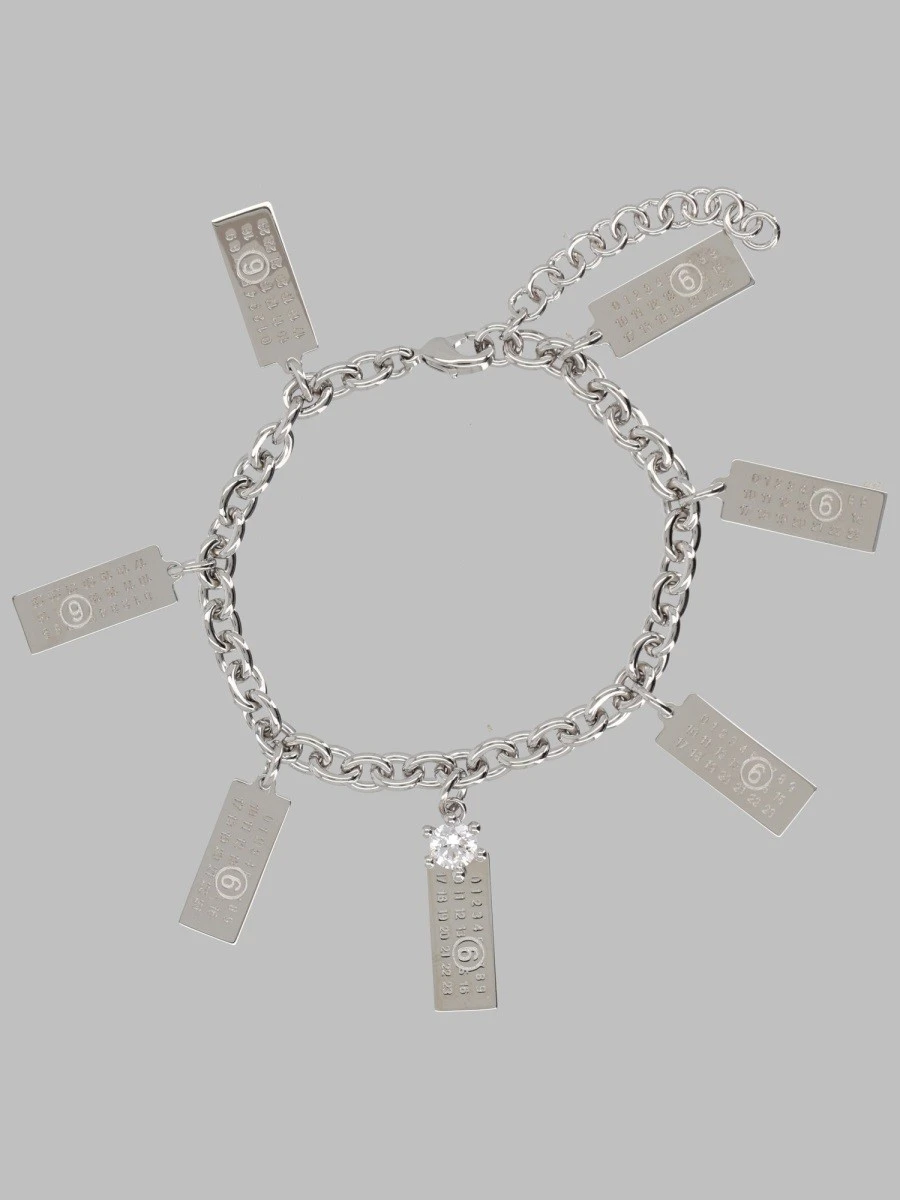BRACCIALE CON CHARMS NUMERIC.webp