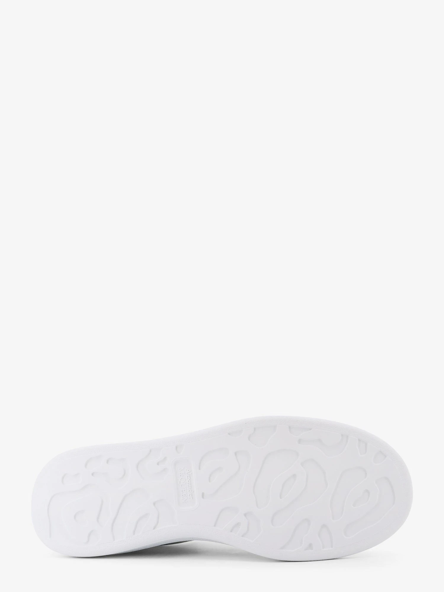 Low-top leather sneakers.webp