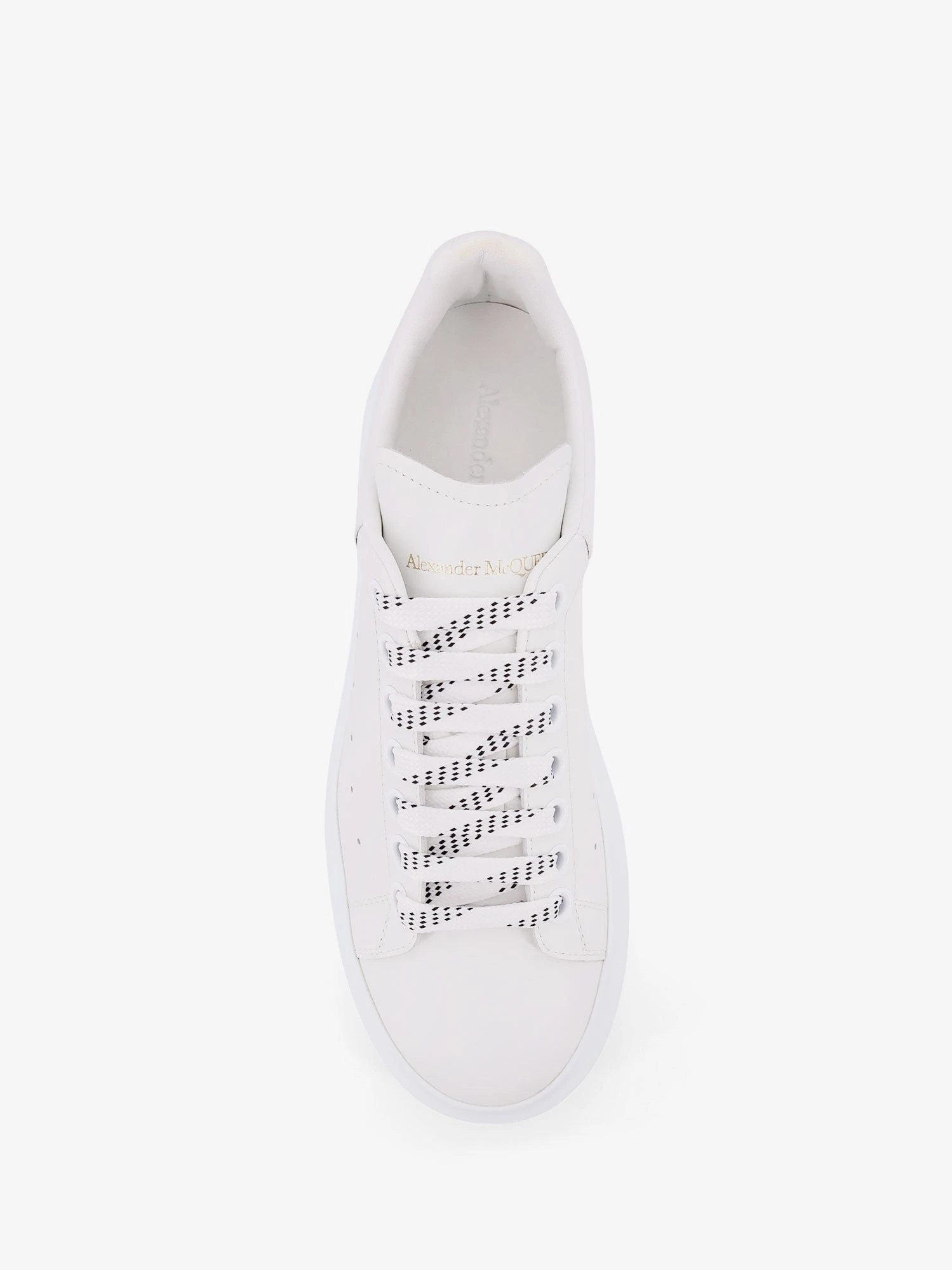 Low-top leather sneakers.webp