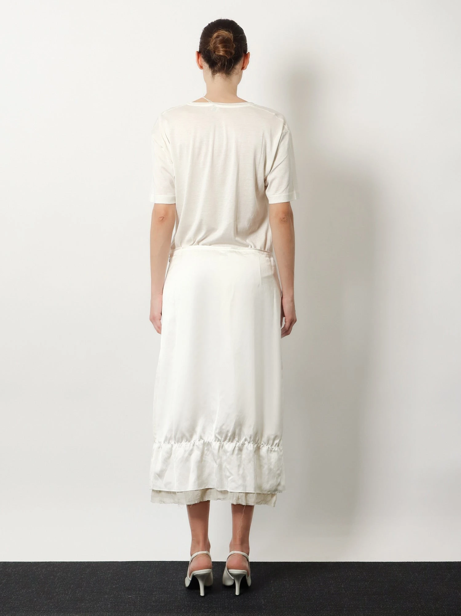 Layered viscose and linen blend skirt.webp