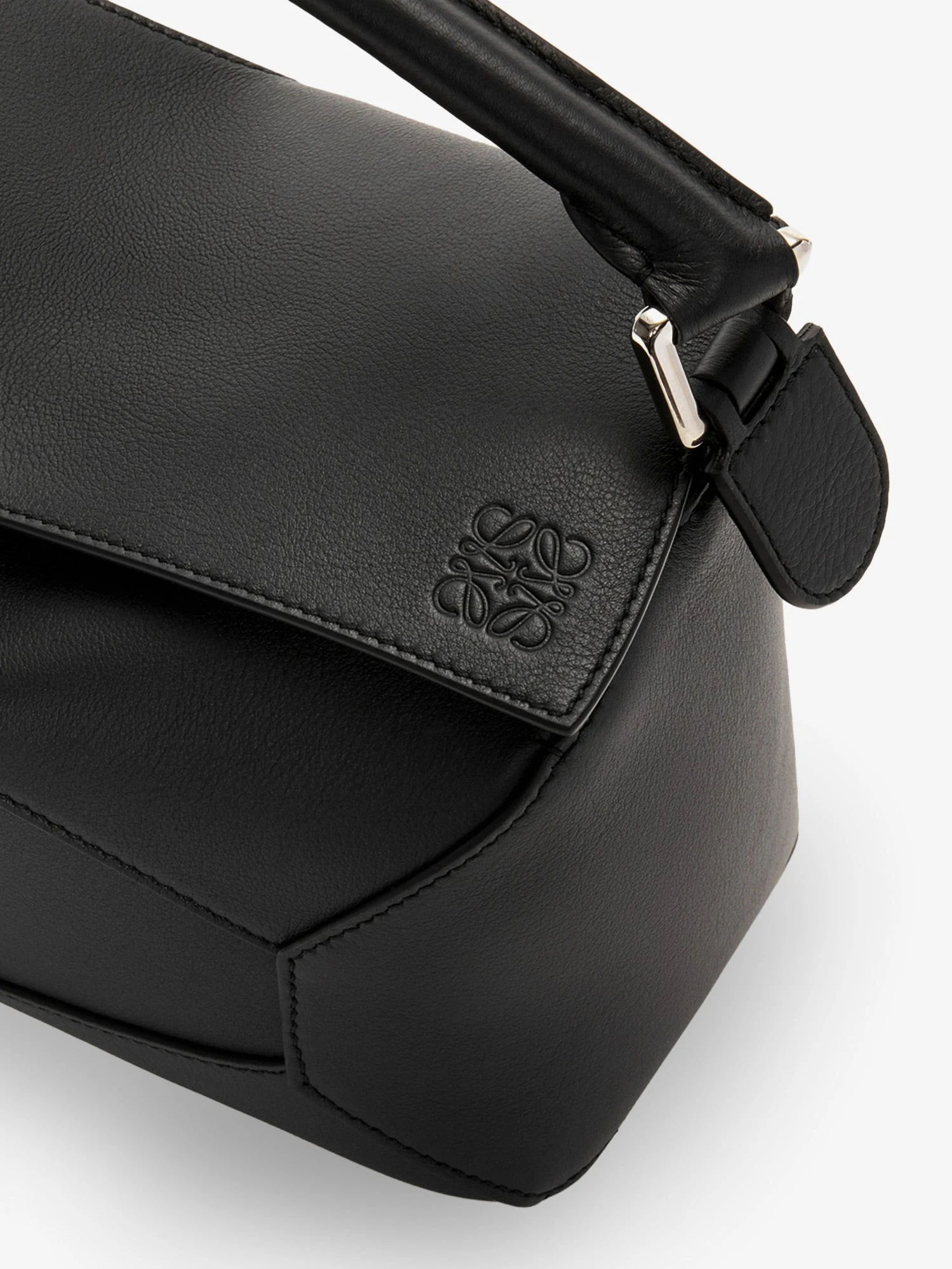 Puzzle Edge leather handbag with engraved Anagram logo.webp