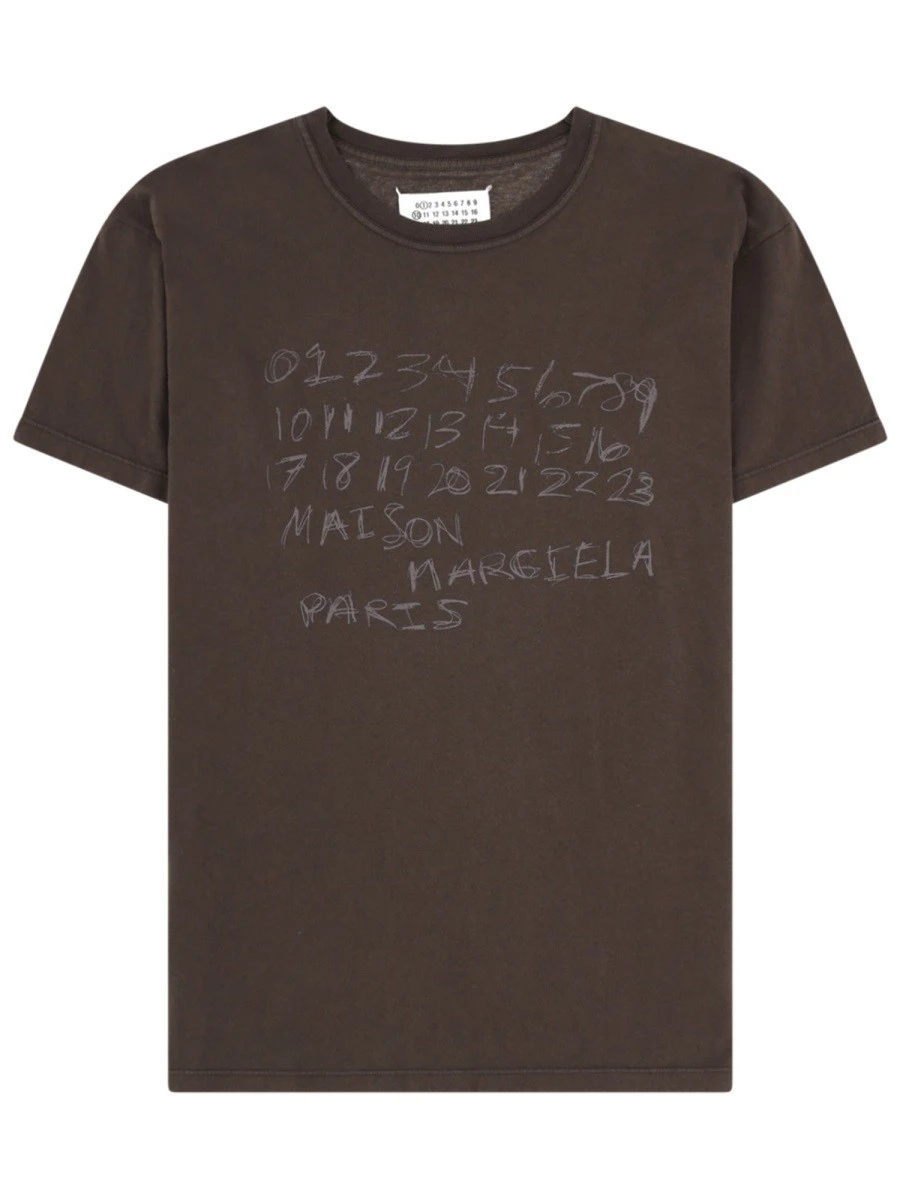 T-SHIRT CON STAMPA.webp