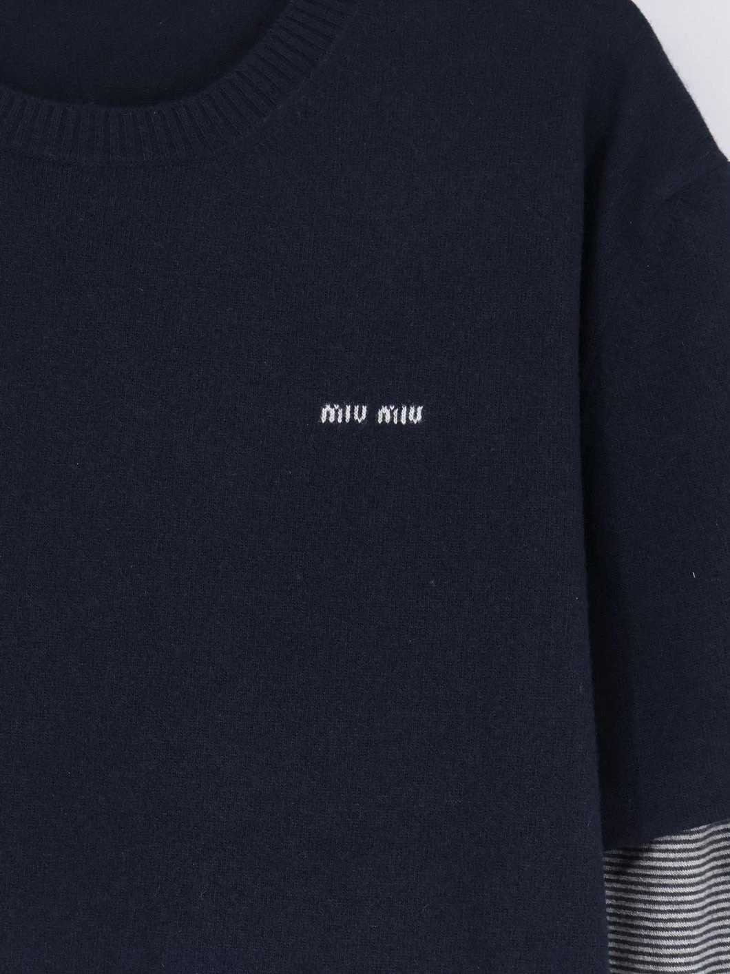 Blend of virgin wool, cashmere and silk sweater