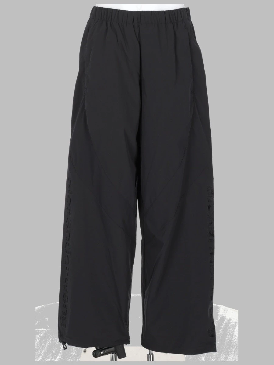 PANTALONE TRUCK CON LOGO TRAFORATO.webp