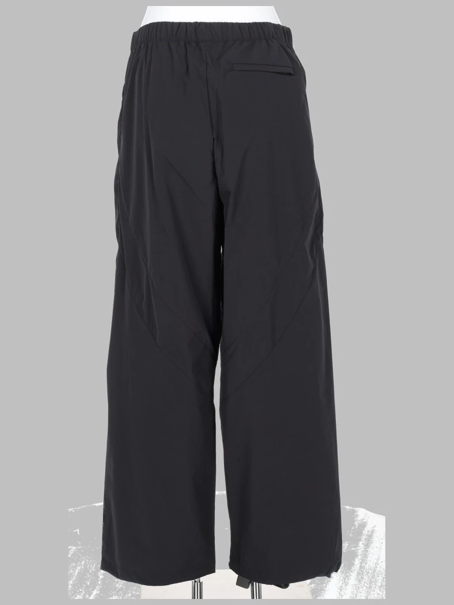 PANTALONE TRUCK CON LOGO TRAFORATO.webp
