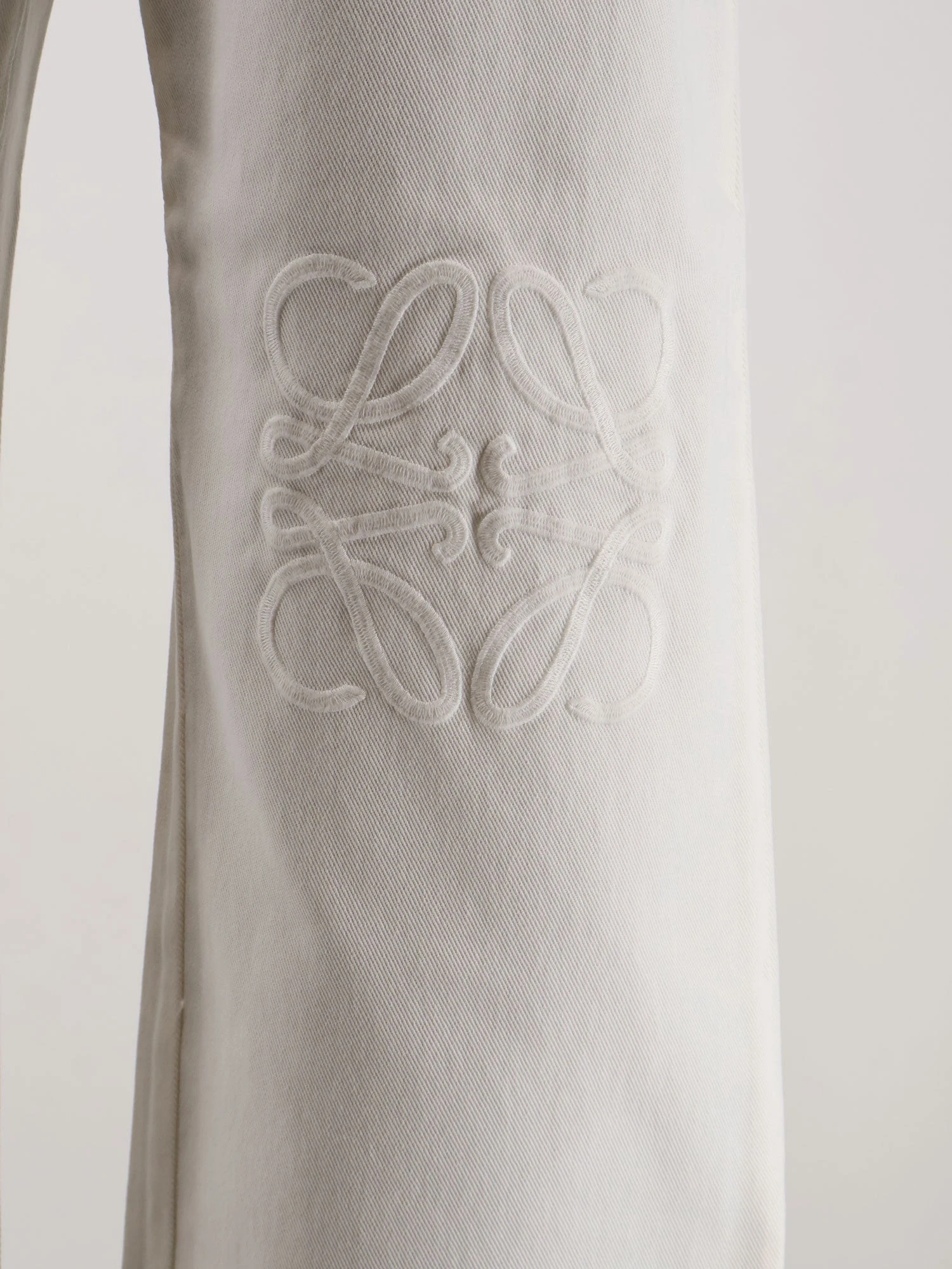 Anagram Baggy white denim trousers.webp