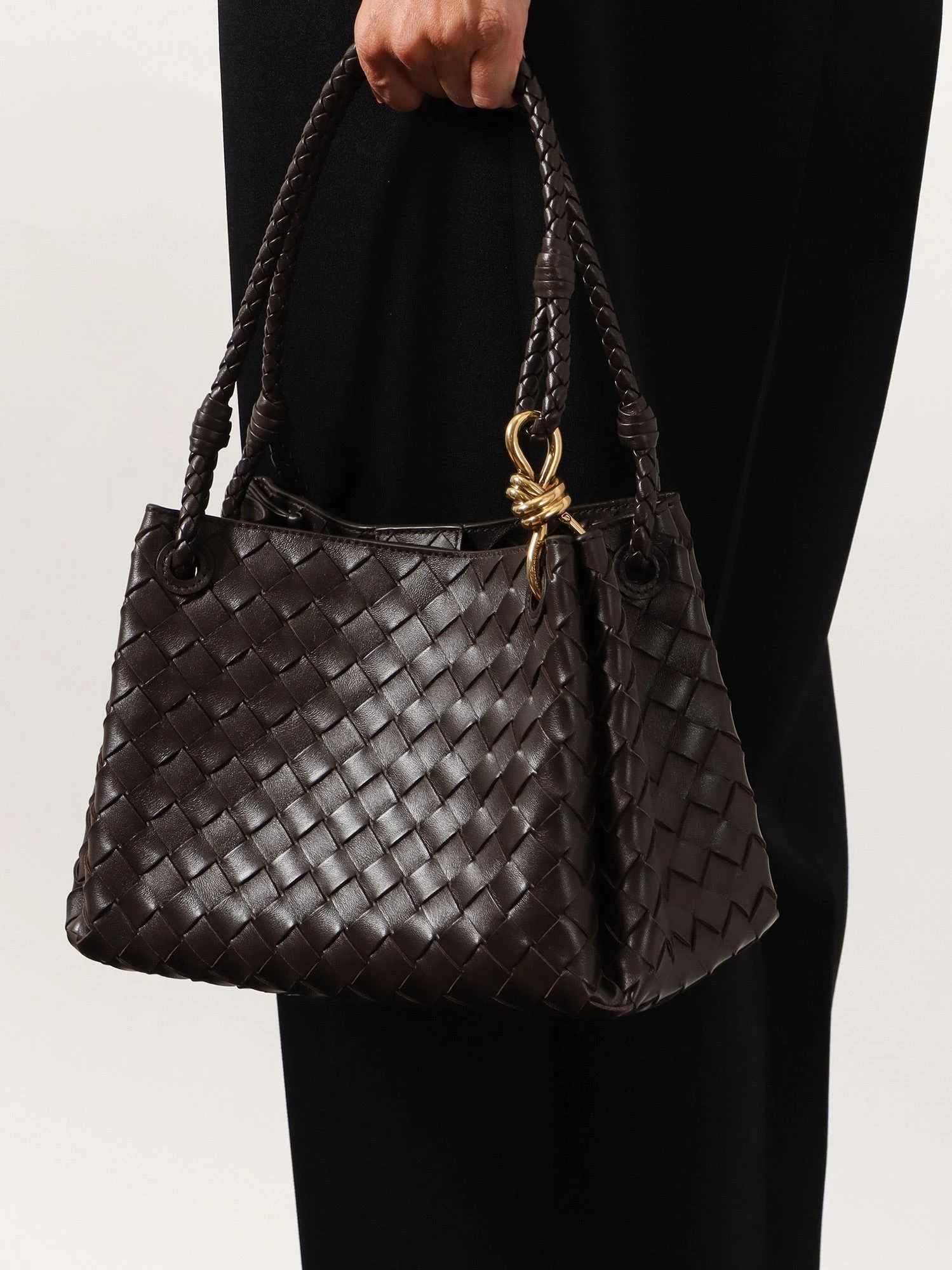 Parachute leather shoulder bag with Intrecciato pattern and Knot detail.webp