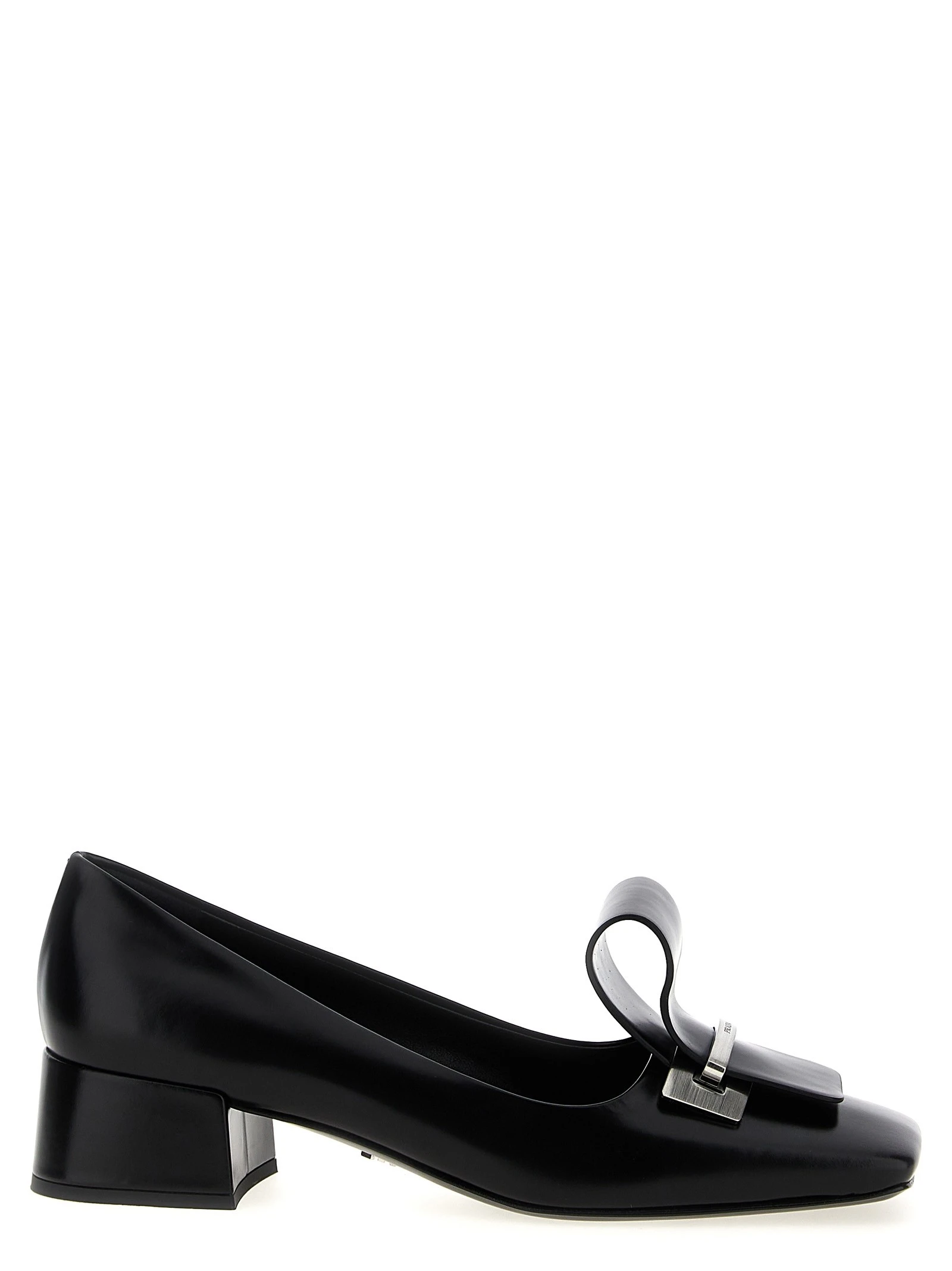 Leather pumps
