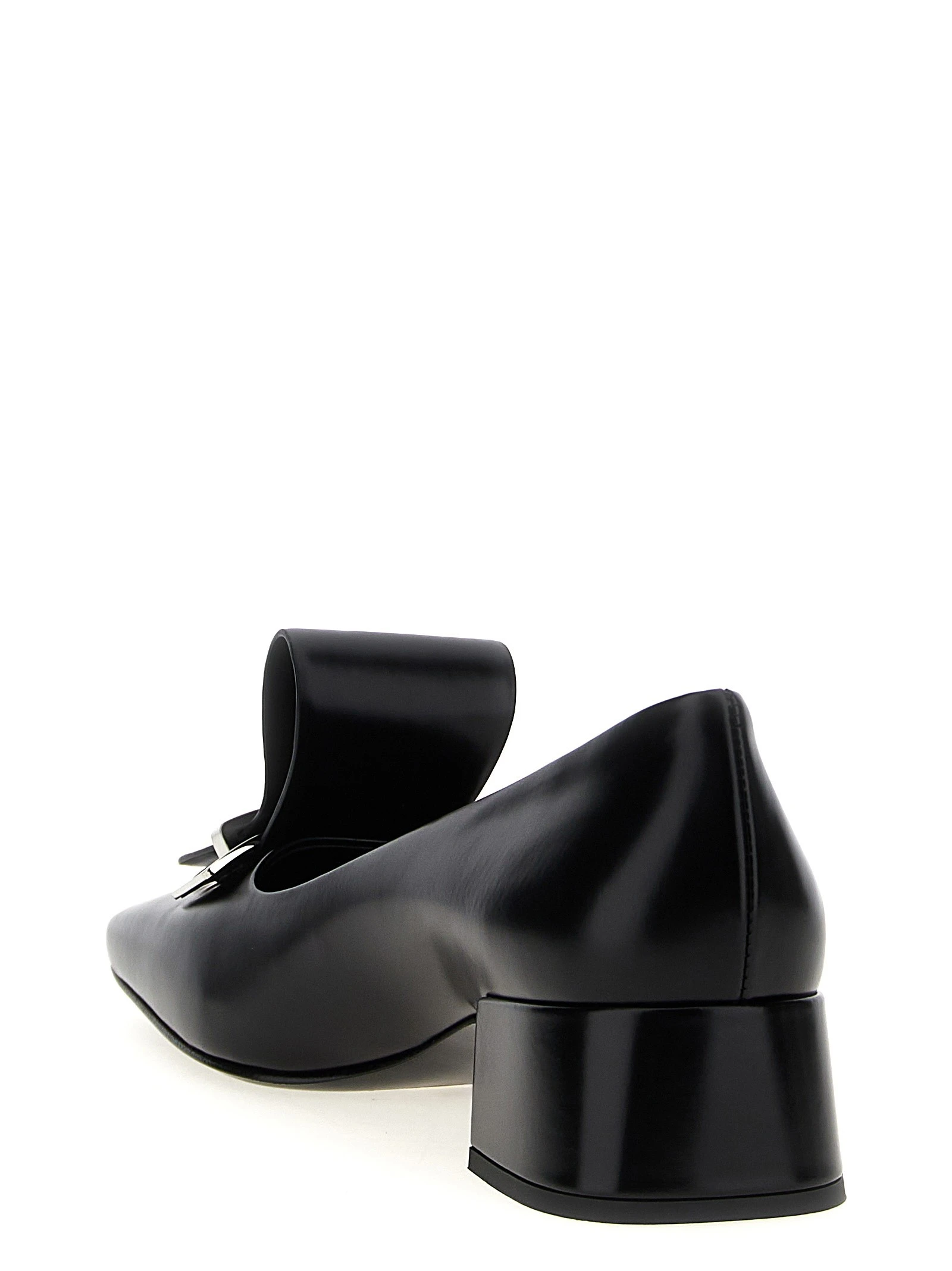 Leather pumps