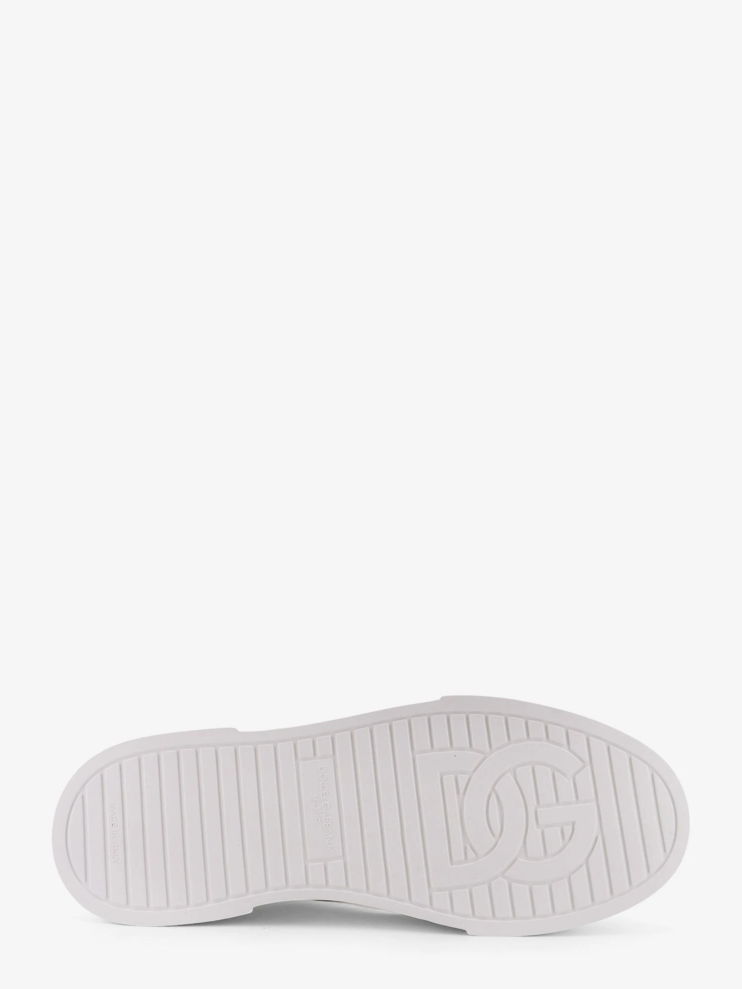 Leather sneakers with iconic patch logo on the side