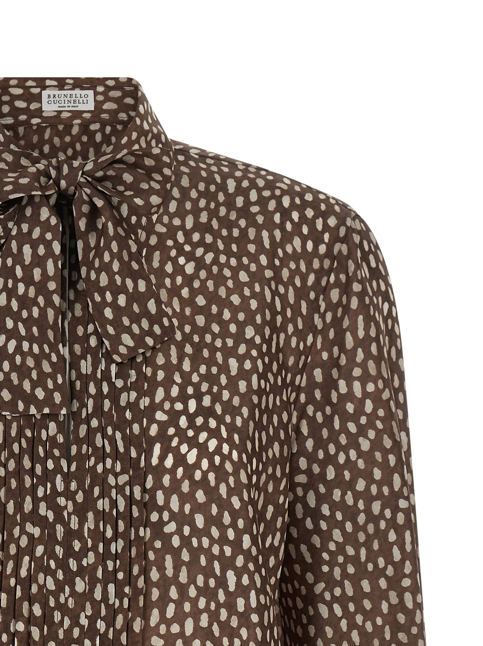 Lavallière collar shirt