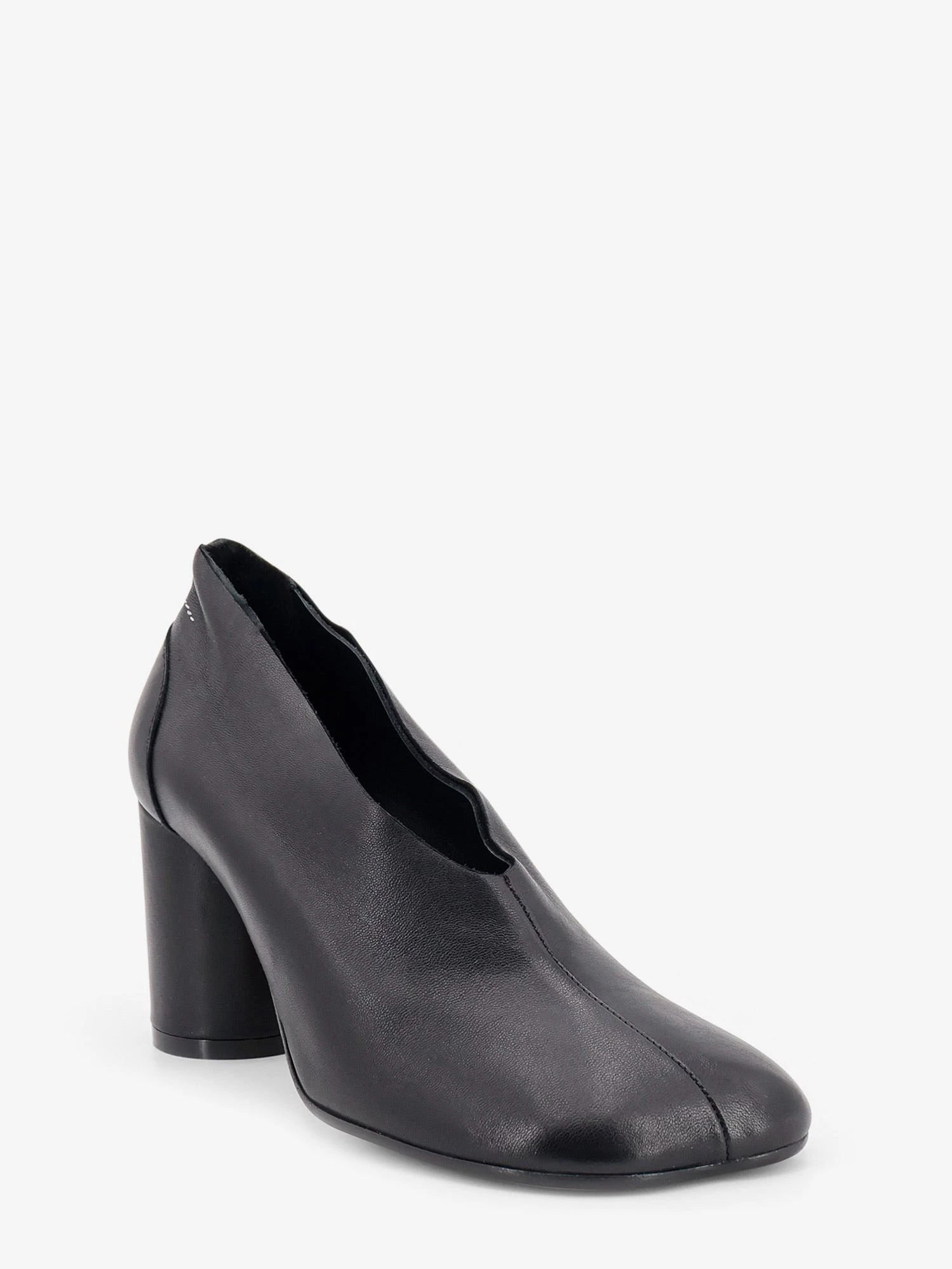 Leather pumps with iconic Atomic toe