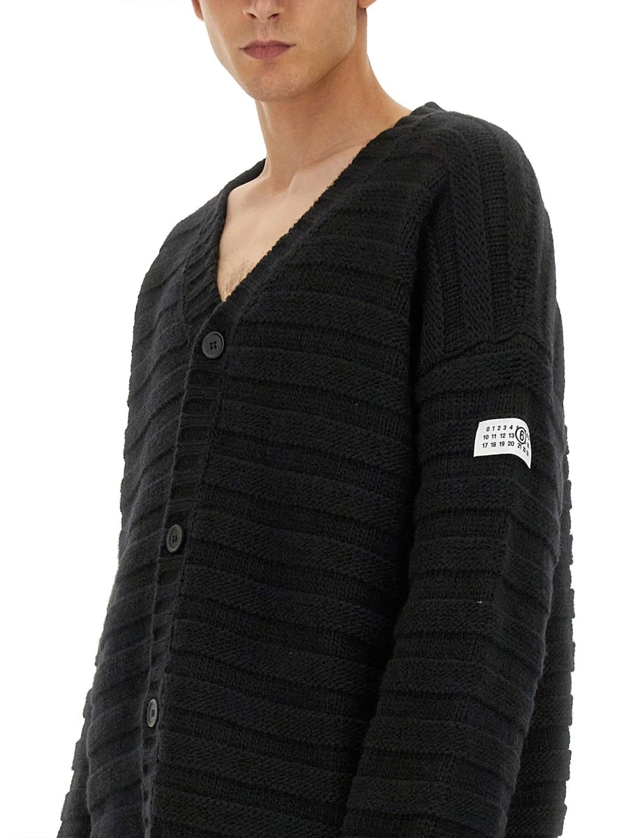 CARDIGAN CON SCOLLO A V