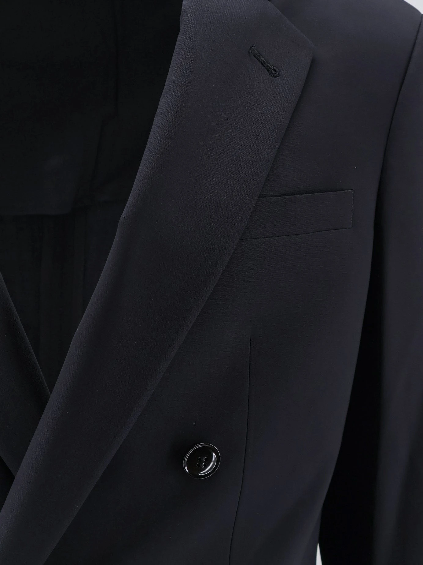 Slim lightweight virgin wool suit