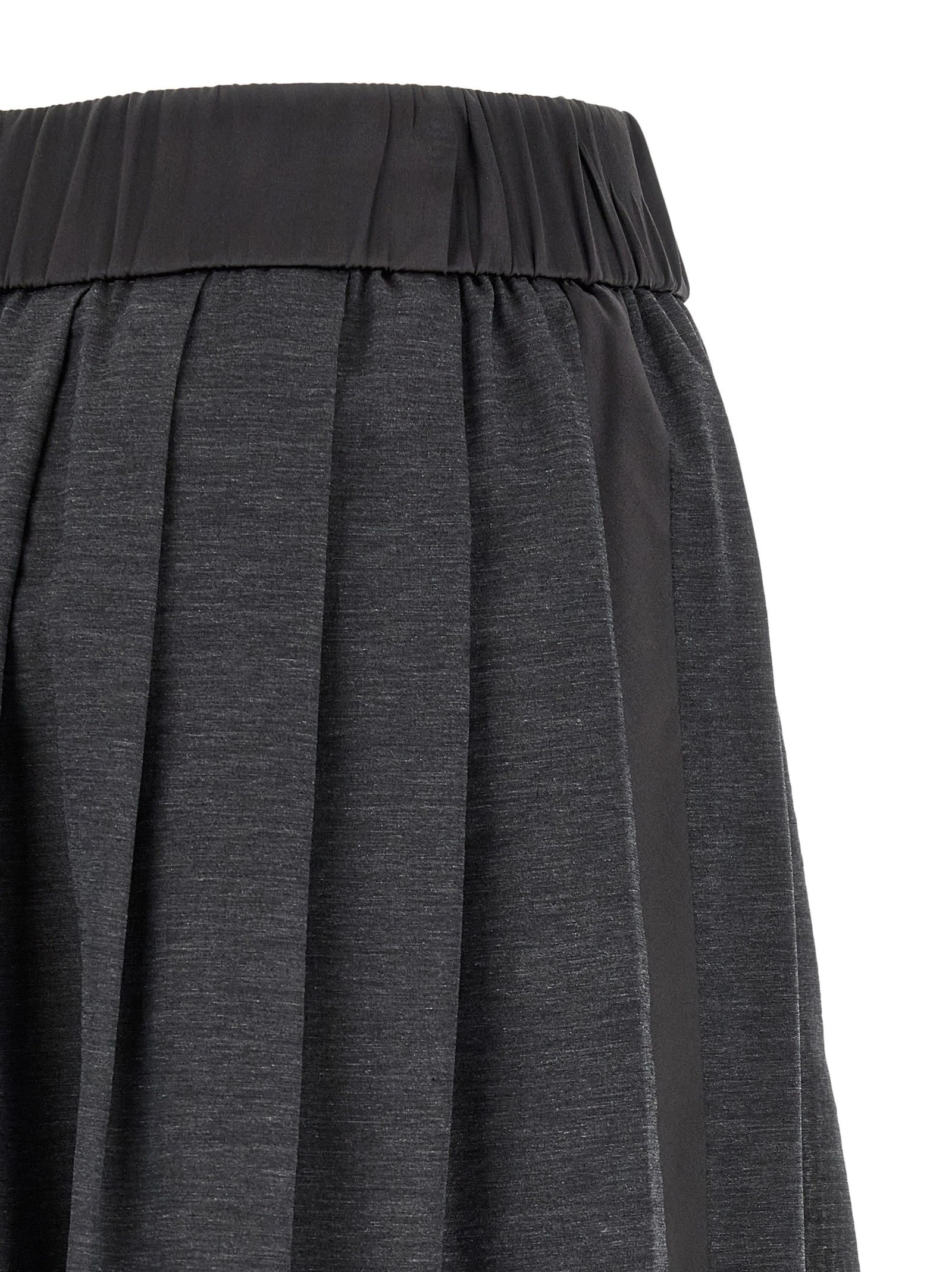 Skirt with elastic