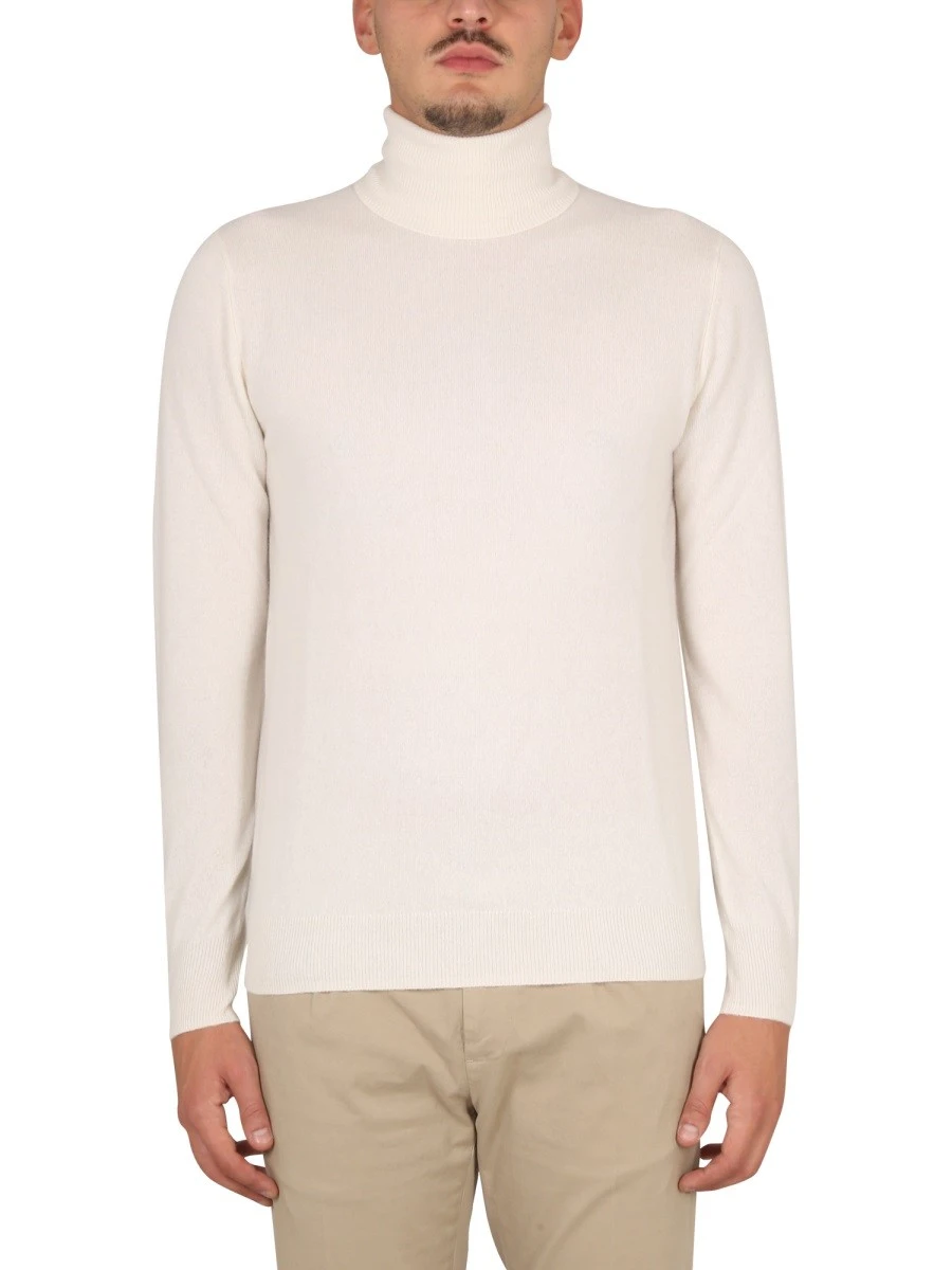 TURTLENECK SWEATER.webp