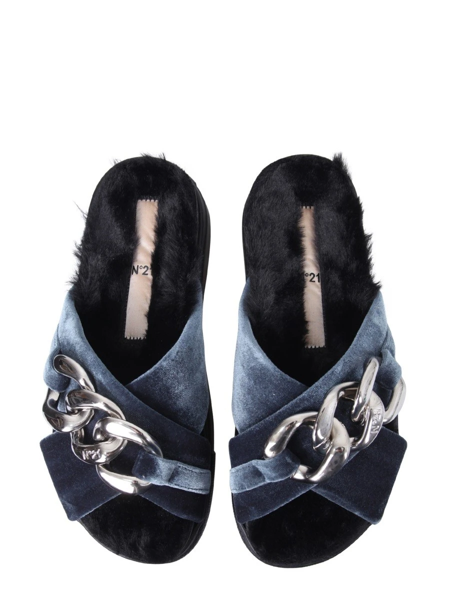 SANDALS WITH OVERSIZED CHAIN.webp