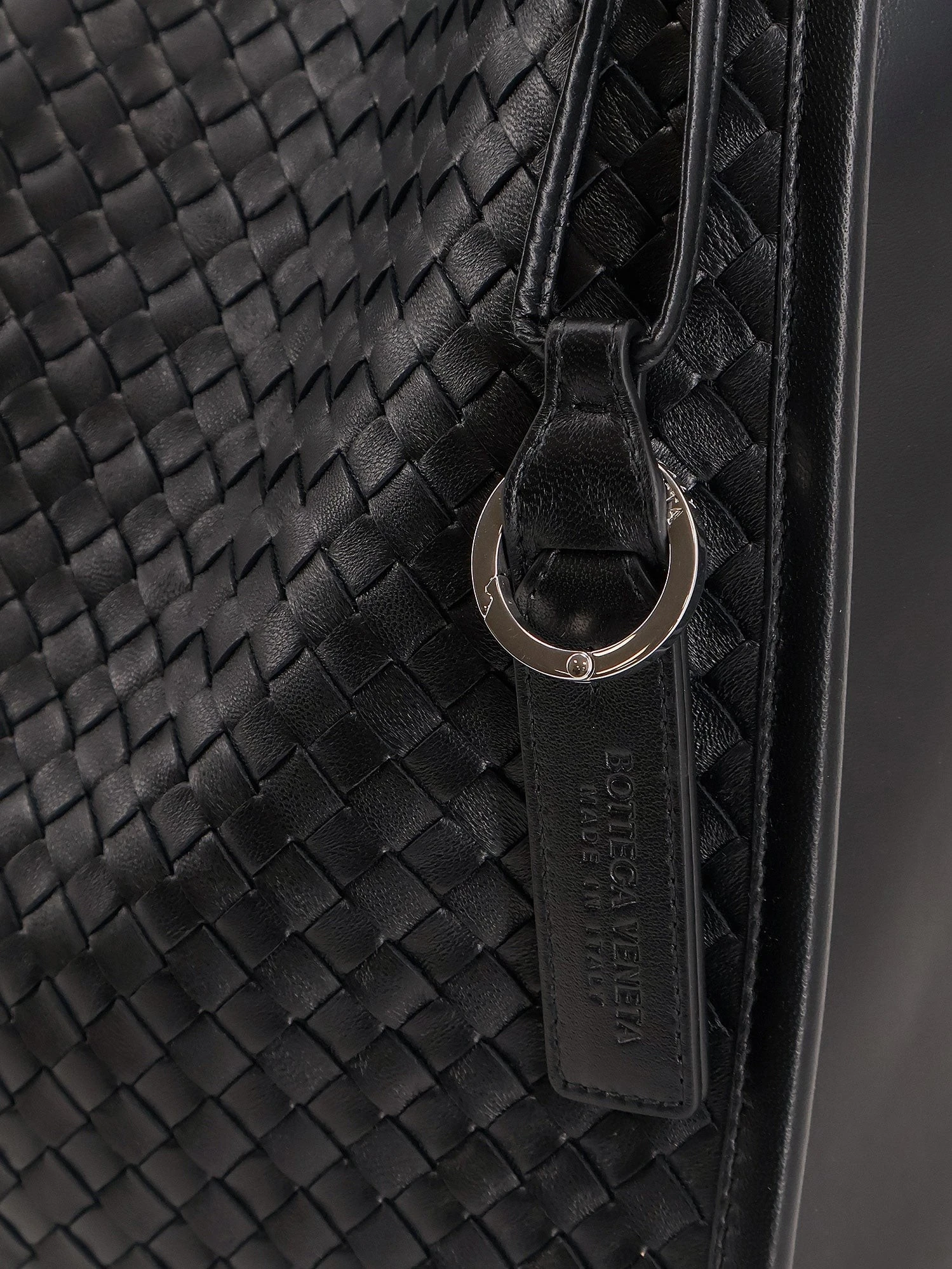 Corriere leather shoulder bag with Intrecciato pattern.webp