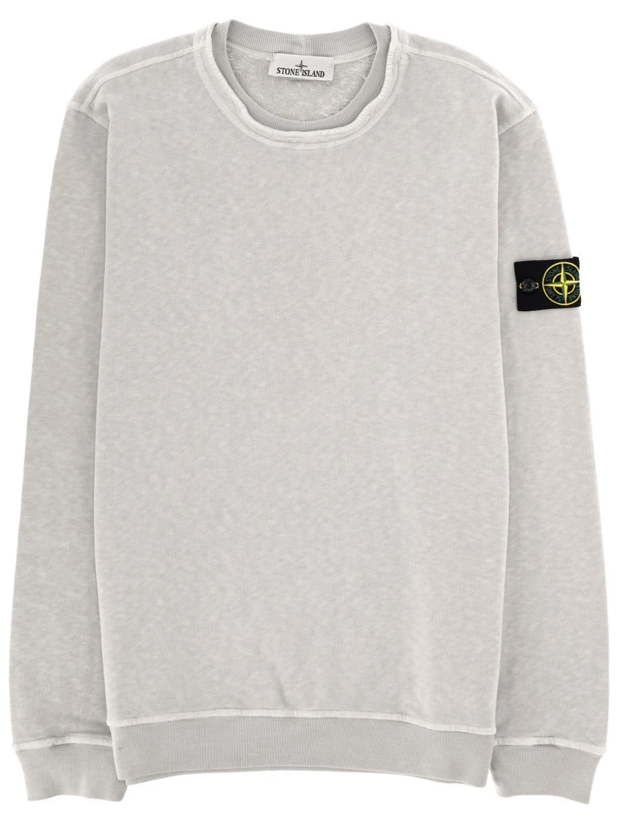 FELPA CON PATCH LOGO.webp