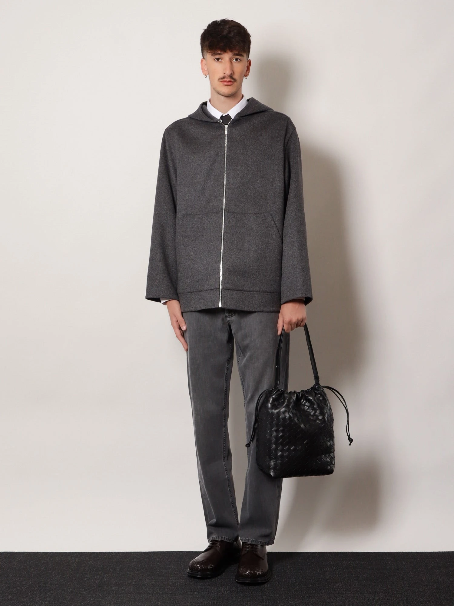 Bucket Intrecciato Biblioteca leather shoulder bag.webp