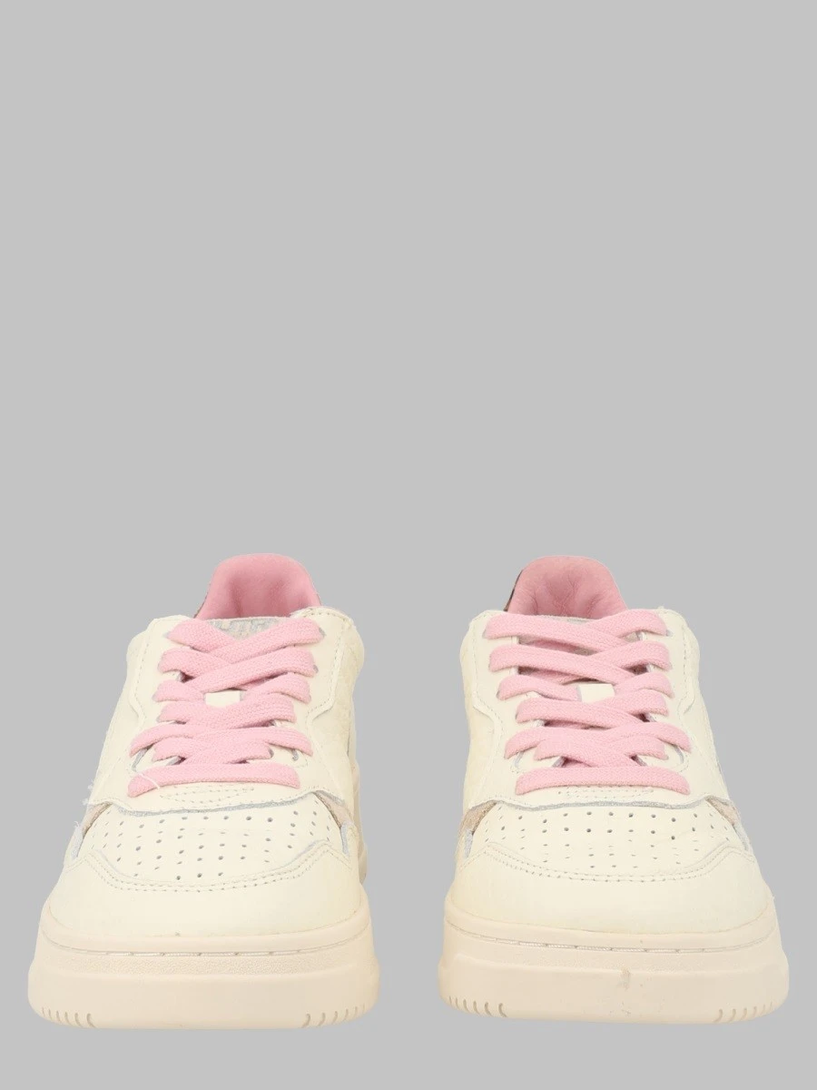 SNEAKER "MEDALIST LOW".webp